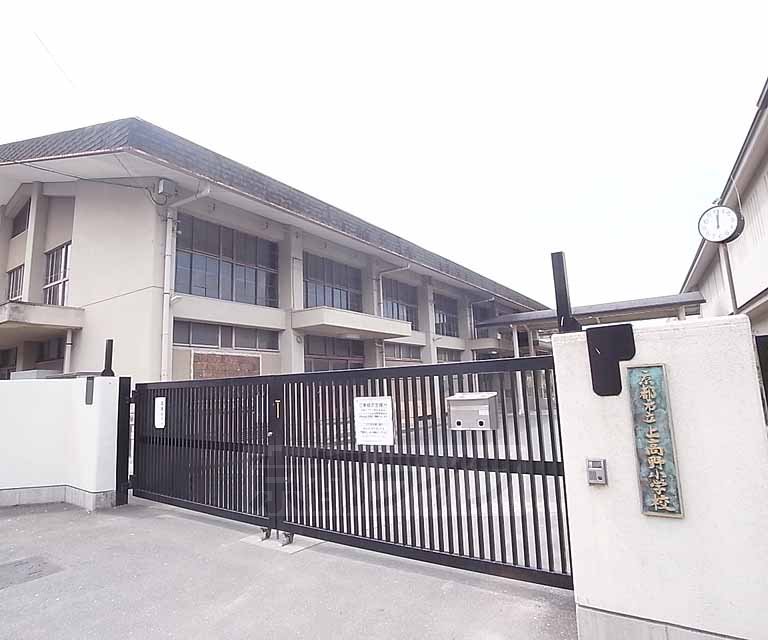 【京都市左京区上高野諸木町のアパートの小学校】