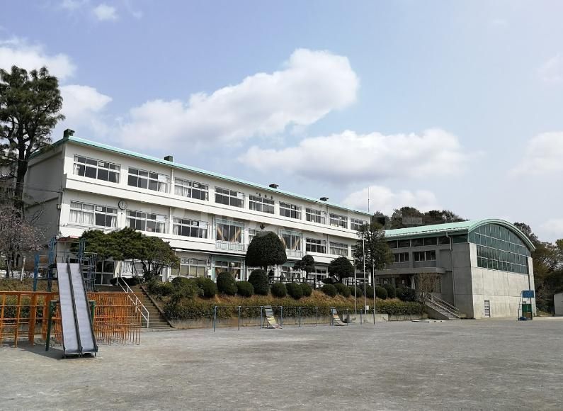 【柏市十余二のマンションの小学校】