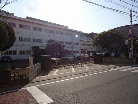 【徳島市城南町のアパートの小学校】