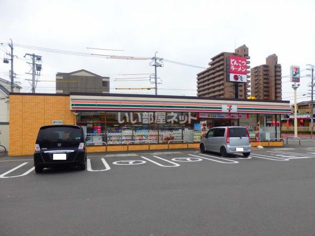 【三重郡川越町大字豊田のマンションのコンビニ】