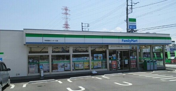 コンビニ　ファミリーマート（コンビニ）まで350m