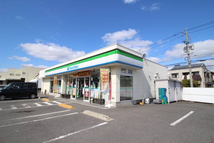 コンビニ　ファミリーマート岡山長岡店（コンビニ）まで611m