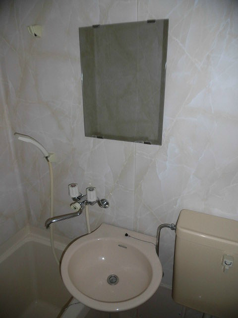 洗面設備　別部屋参照写真