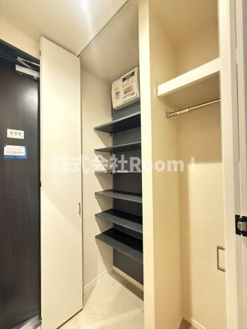 洗面設備　ゆったりとスペースのある洗面所