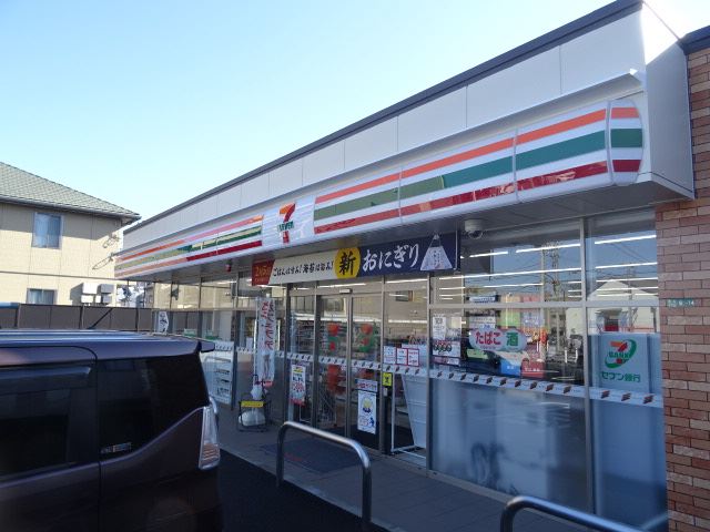 コンビニ　セブンイレブン（コンビニ）まで590m