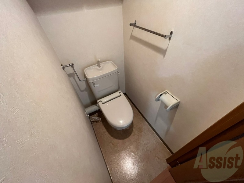 トイレ　こちらはトイレです。清潔感があり、安心して使用できます。