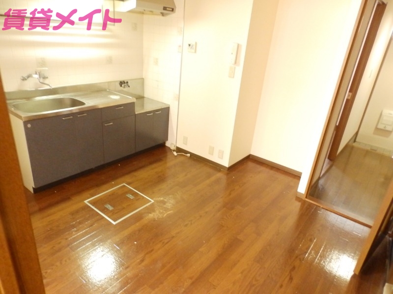 キッチン　同建物の別部屋写真です