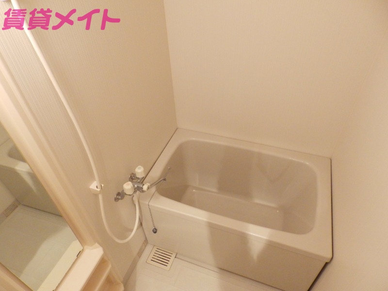 バス・シャワールーム　同建物の別部屋写真です