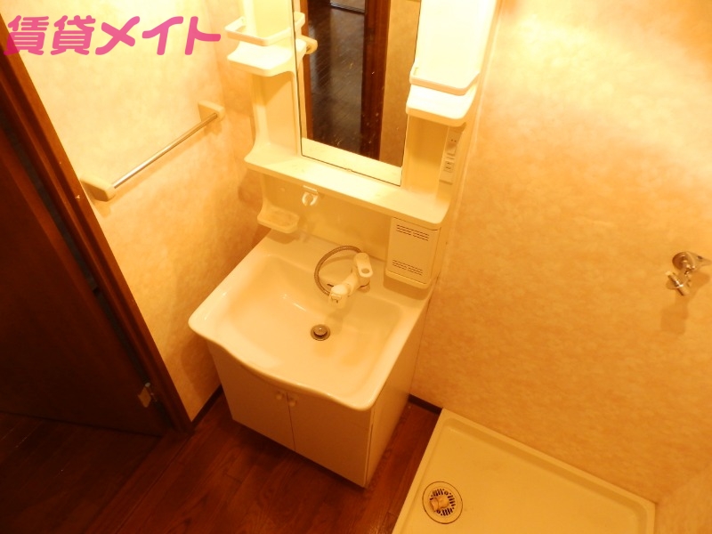 洗面設備　同建物の別部屋写真です