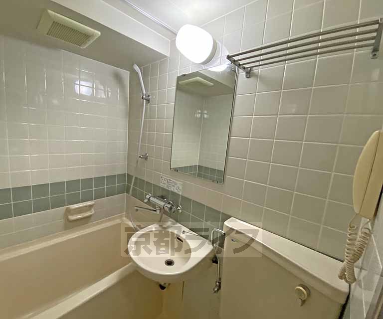 洗面設備　ユニットバスの洗面です。