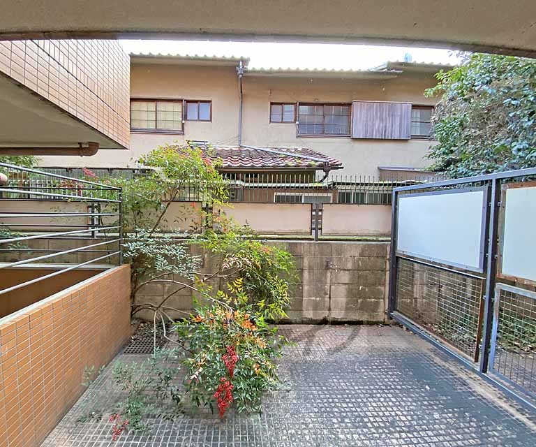 眺望　東向きの庭からの景色です。