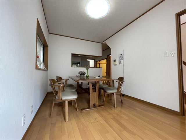 福万寺町南2丁目戸建ての居間写真