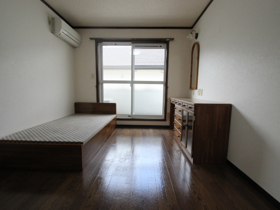 居室・リビング　※別号室の写真になります。