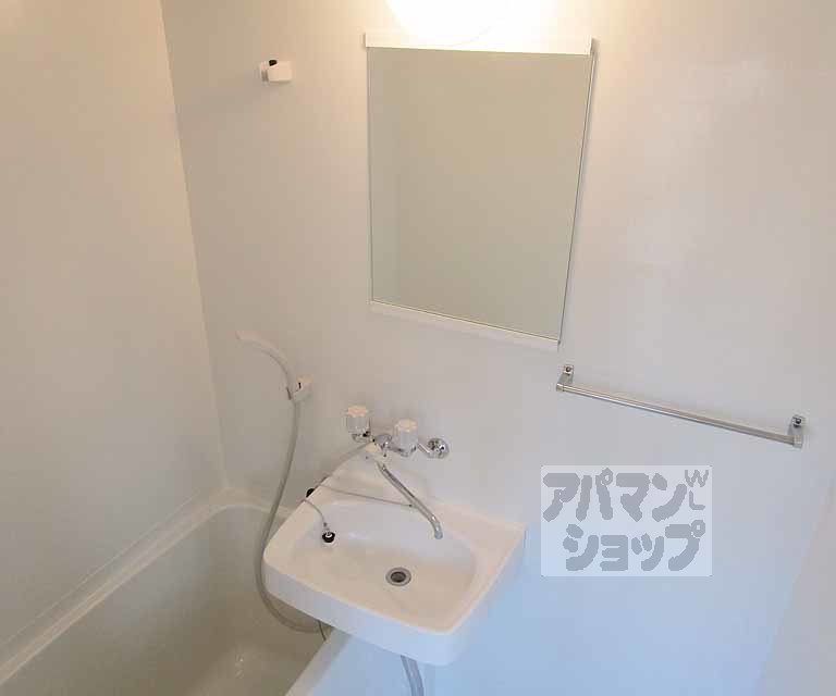洗面設備　２０３号室の写真です。