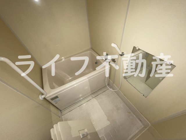 バス・シャワールーム　落ち着いた空間のお風呂です