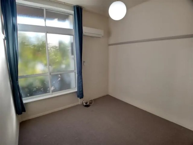 居室・リビング　同物件、別号室のものです。