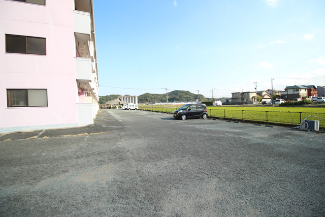 駐車場　平置駐車場です