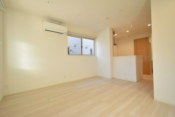 居室・リビング　11.25帖の広々とした洋室です