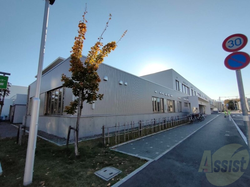 小学校　札幌市立栄西小学校（小学校）まで298m