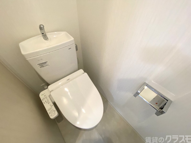 トイレ　温水洗浄暖房便座です！