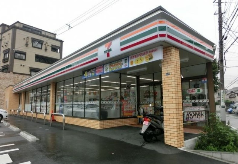 コンビニ　セブンイレブン 横浜永田東2丁目店（コンビニ）まで687m