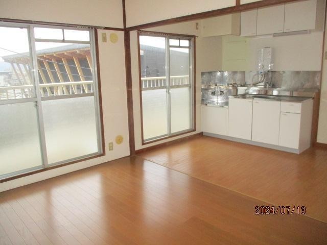 ＪＲ東海道本線 沼津駅 バス乗車時間：12分 最寄りバス停で下車 徒歩2分 3階建 築40年の居間写真