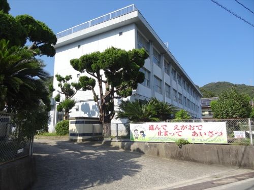 小学校　竹原市立中通小学校（小学校）まで313m