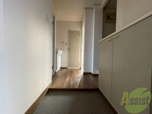 玄関　玄関から撮影しました。長い廊下は走りたくなりますね。