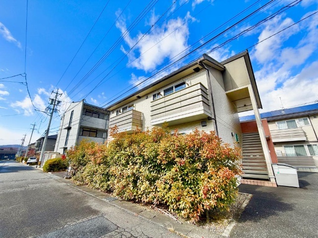 建物外観　南側からの外観写真