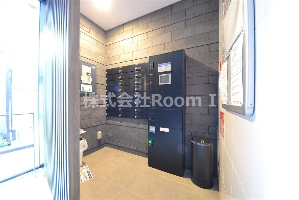 ロビー　建物の内部です宅配ボックスです