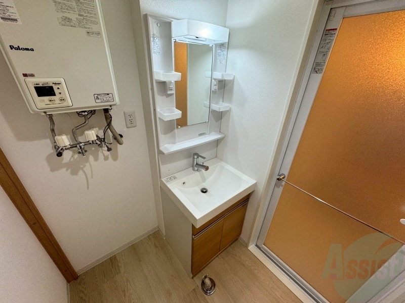 洗面設備　洗面台。身支度にはかかせないですよね～。