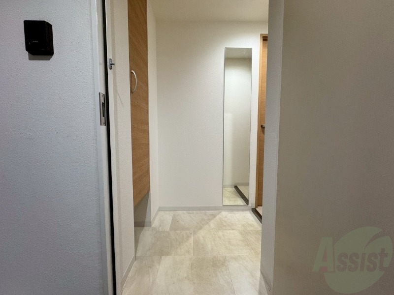 玄関　玄関の様子です。明るい印象ですね。気分もあがりそう。