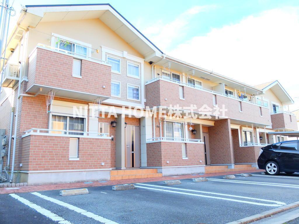 建物外観　ヨーロッパ風の綺麗な外観です＊