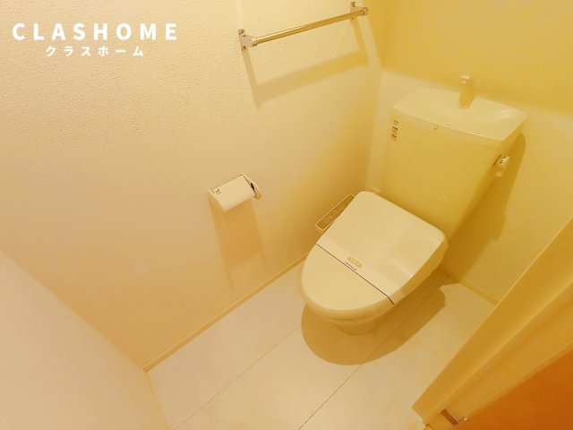 トイレ　同物件の別部屋になります。