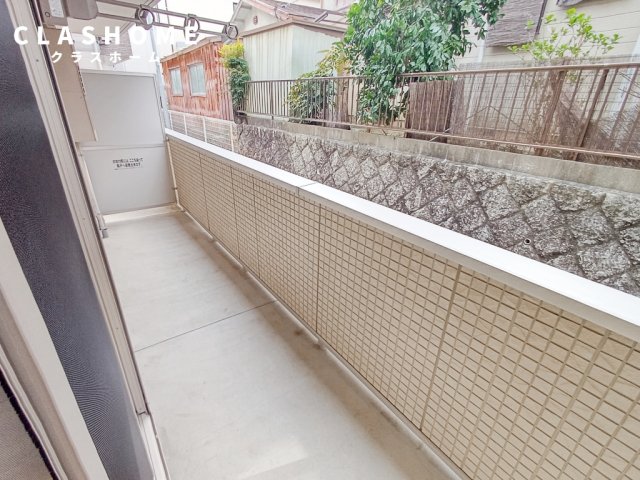 バルコニー　同物件の別部屋になります。