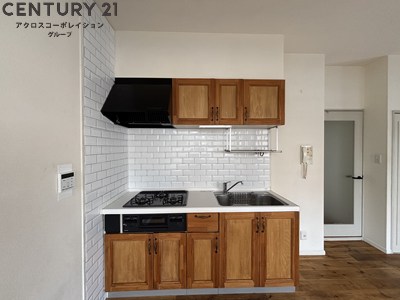 キッチン　3口ガスコンロ付で機能的なキッチンです！