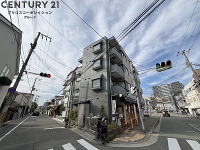 建物外観　オートロックで外部の人間が簡単に出入りできないため安心です。