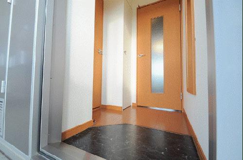 玄関　備品や設備仕様は号室等により異なります現地をご確認下さい。