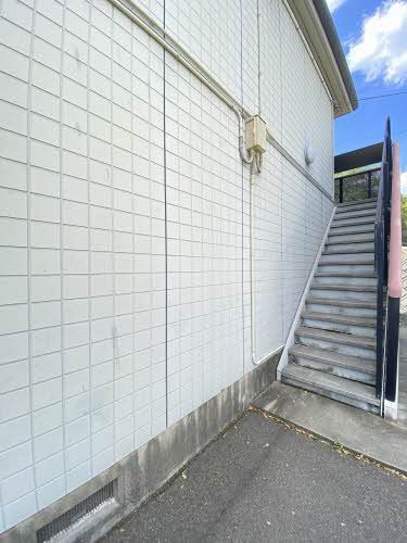 建物外観　階段