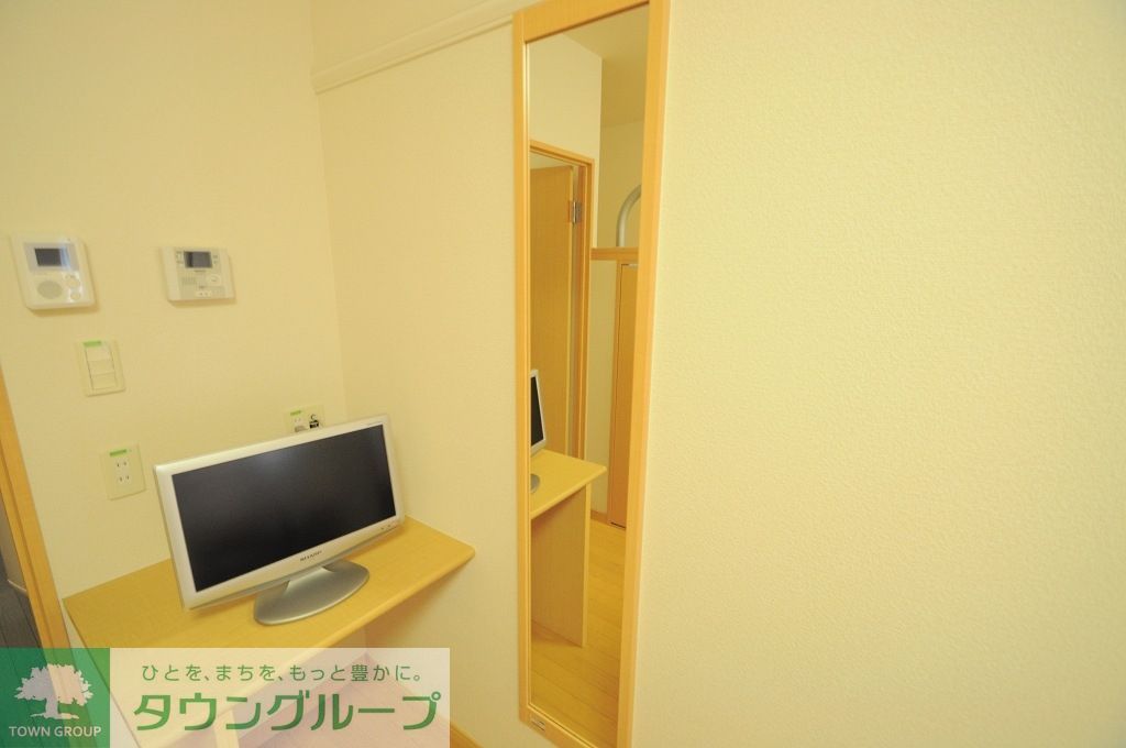 その他部屋・スペース　姿見　「同タイプの部屋の写真です」「現況優先」