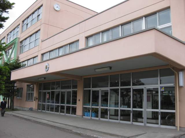 中学校　北野中学校（中学校）まで378m