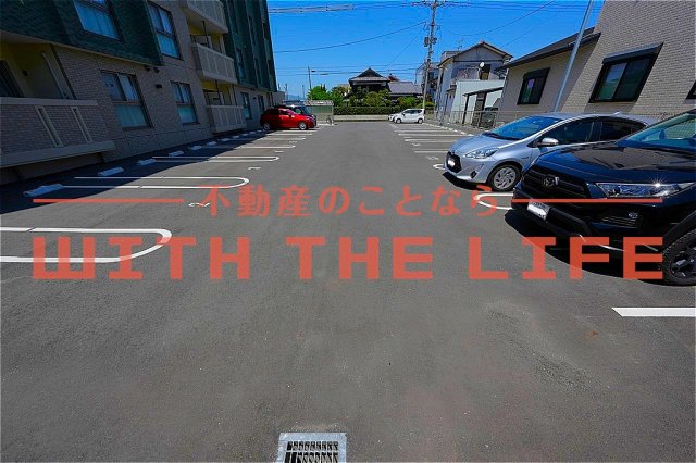 駐車場　明るい玄関です