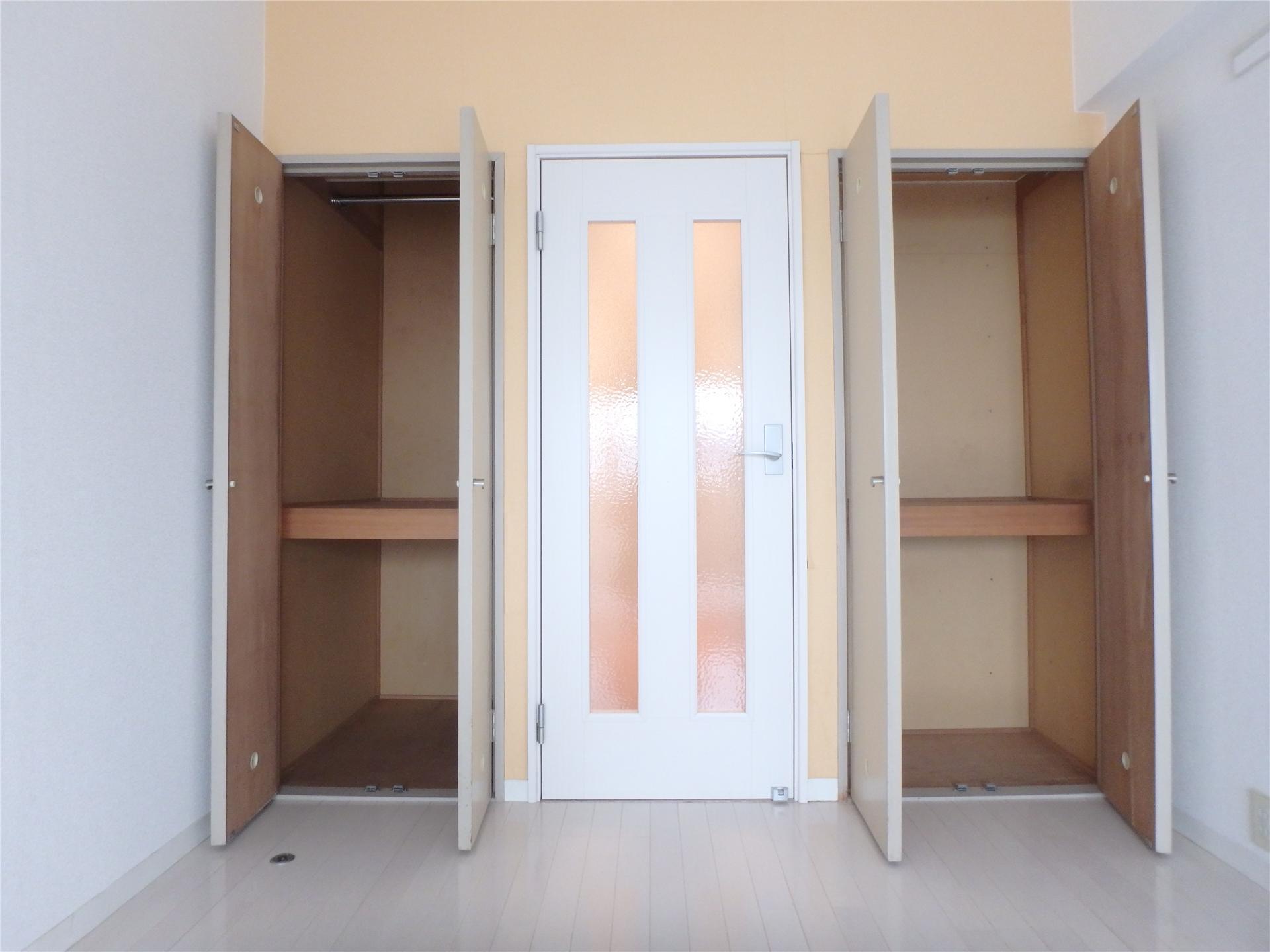 収納　2ヶ所に2段式の収納があります