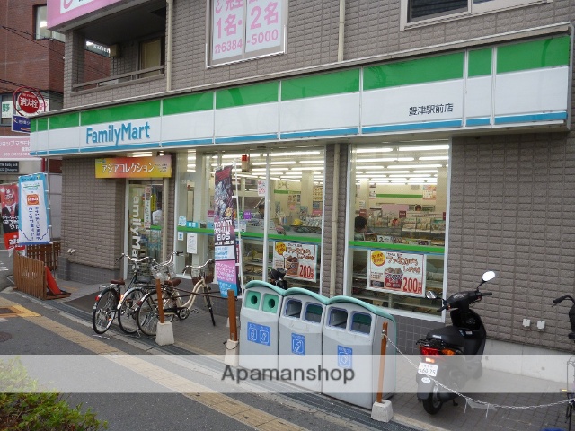 コンビニ　ファミリーマート（コンビニ）まで268m