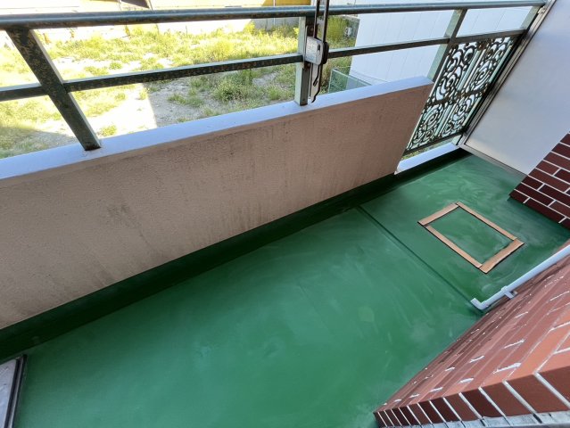 バルコニー　外からの目が気にならないバルコニーで洗濯物が干せます