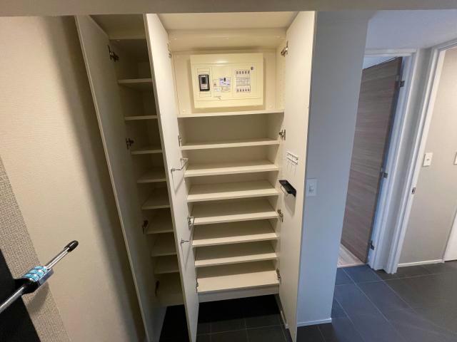 玄関　シューズボックス