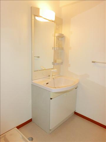 洗面設備　忙しい朝に嬉しい洗髪洗面化粧台。