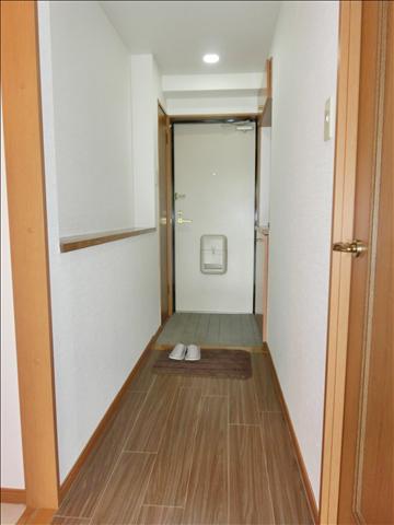 玄関　棚や収納が便利ですね。