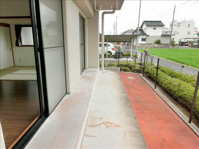 庭　使い方無限大の広い庭。