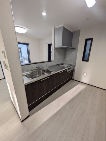 キッチン　※室内写真は同間取りの参考写真です。